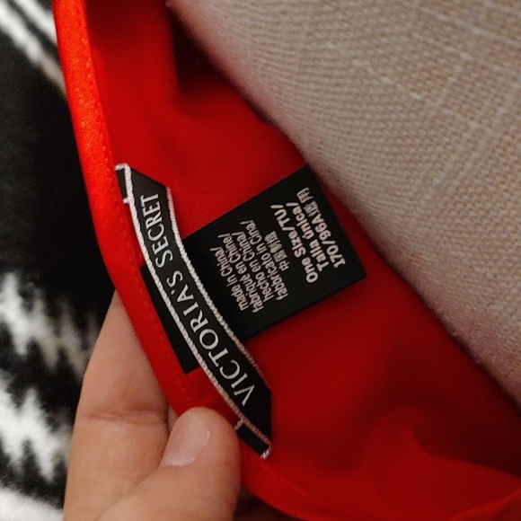 🥰 EUC Victoria's Secret Ladie's Red Satin Love Tie Front Kimono Robe, Like New - Picture 6 of 7